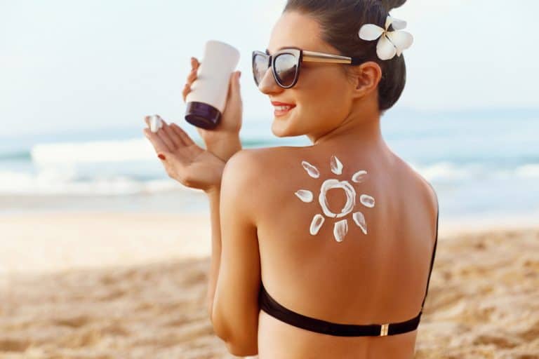 Kapan Waktu yang Tepat Menggunakan Sunscreen Agar Kulit Sehat? â Good Doctor | Tips Kesehatan 